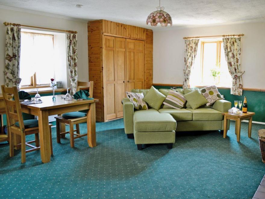 Coachmans Cottage-B5813