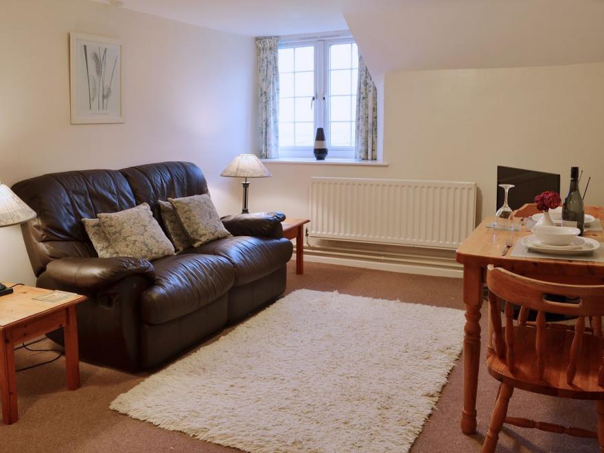 Goldfinch Apartment -B4369