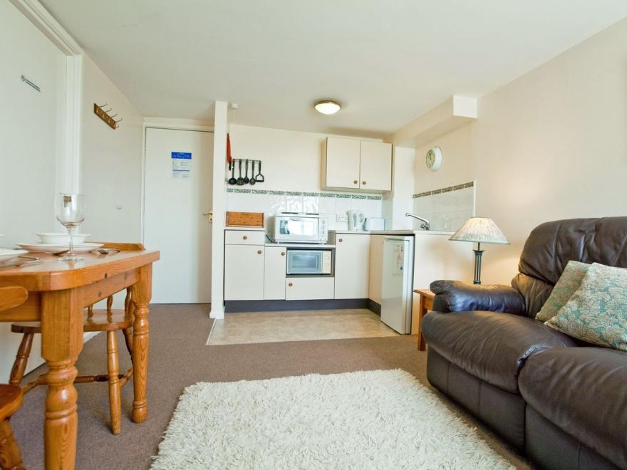 Goldfinch Apartment -B4369