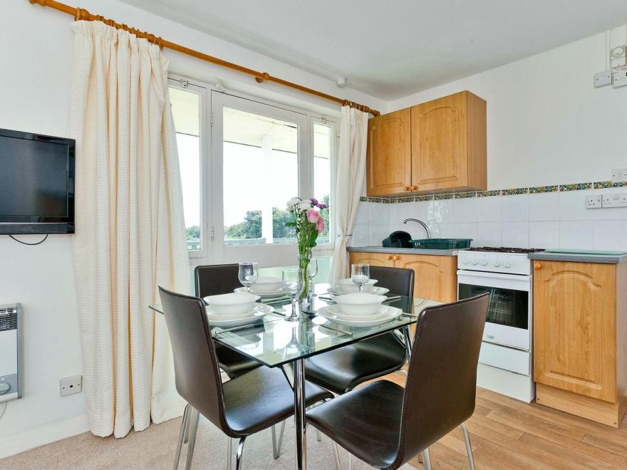 Hawthorn Apartment -B5381