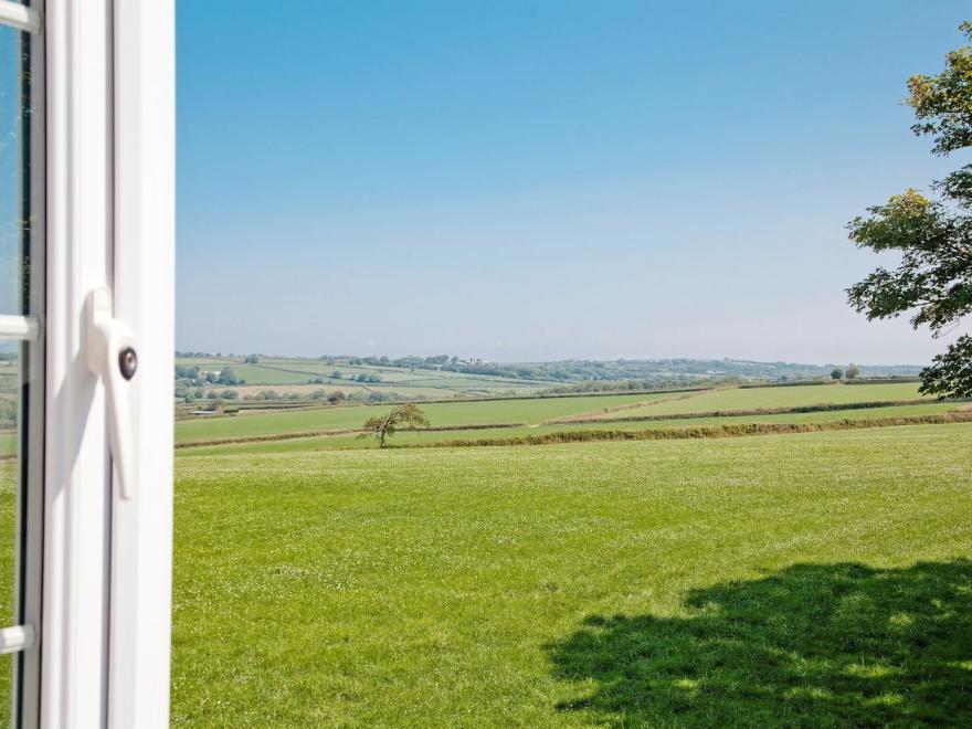 Bullfinch Apartment -B6133