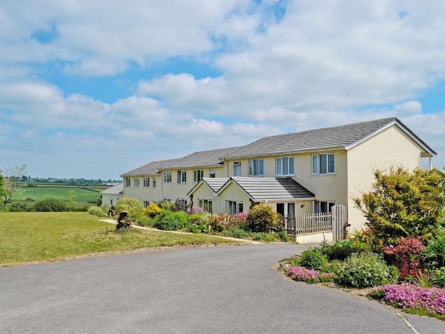 Primrose Apartment -B6135