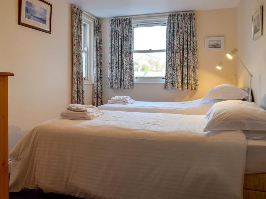 19 Greta Grove House