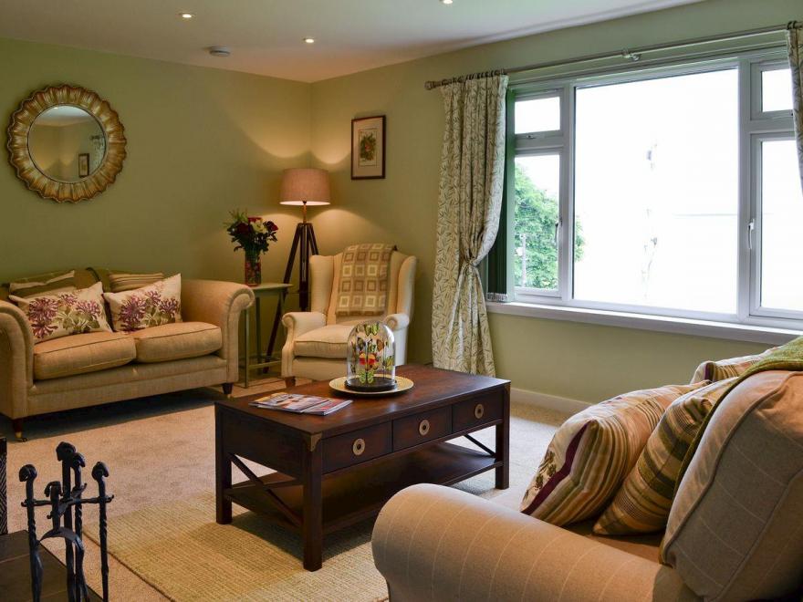 Pine Tree Cottage-UK5515