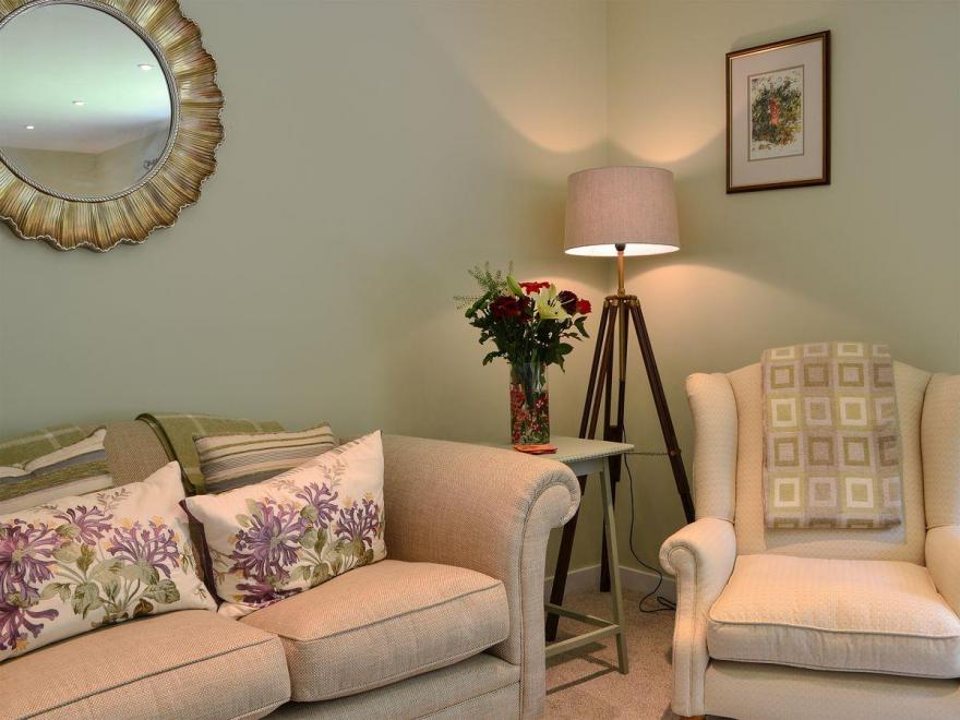 Pine Tree Cottage-UK5515