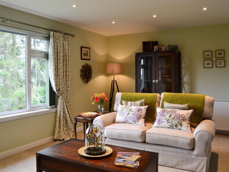 Pine Tree Cottage-UK5515