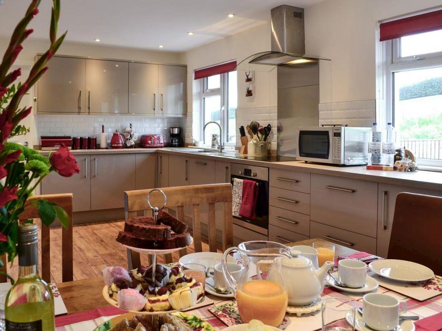 Pine Tree Cottage-UK5515