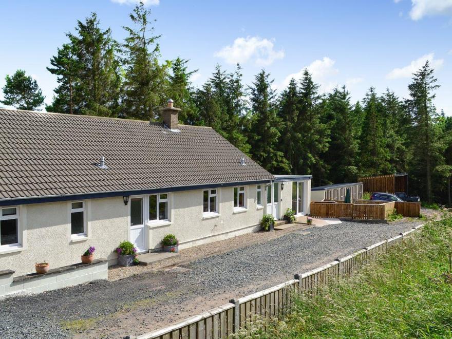 Pine Tree Cottage-UK5515