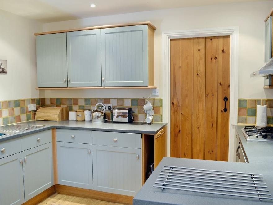 Poppy's Barn - E3067