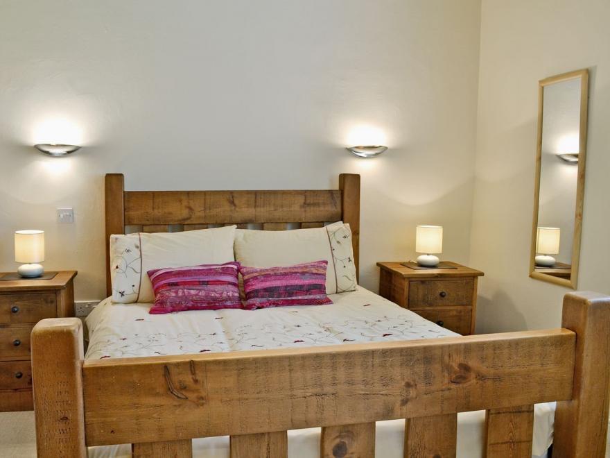 Poppy's Barn - E3067