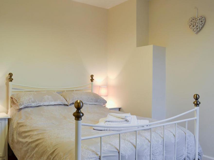 6 Catherine Cottages