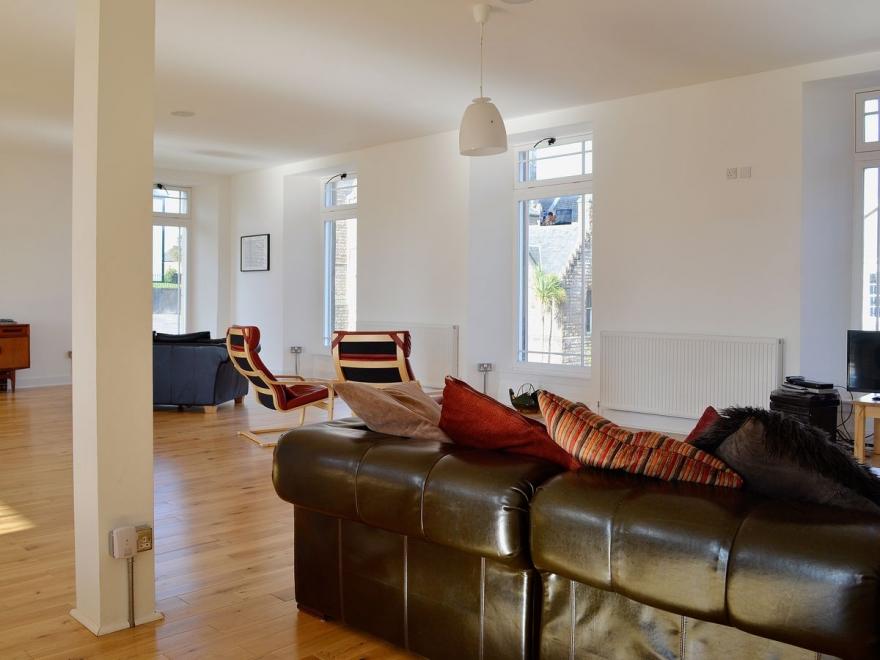 Castlehill Upper Villa