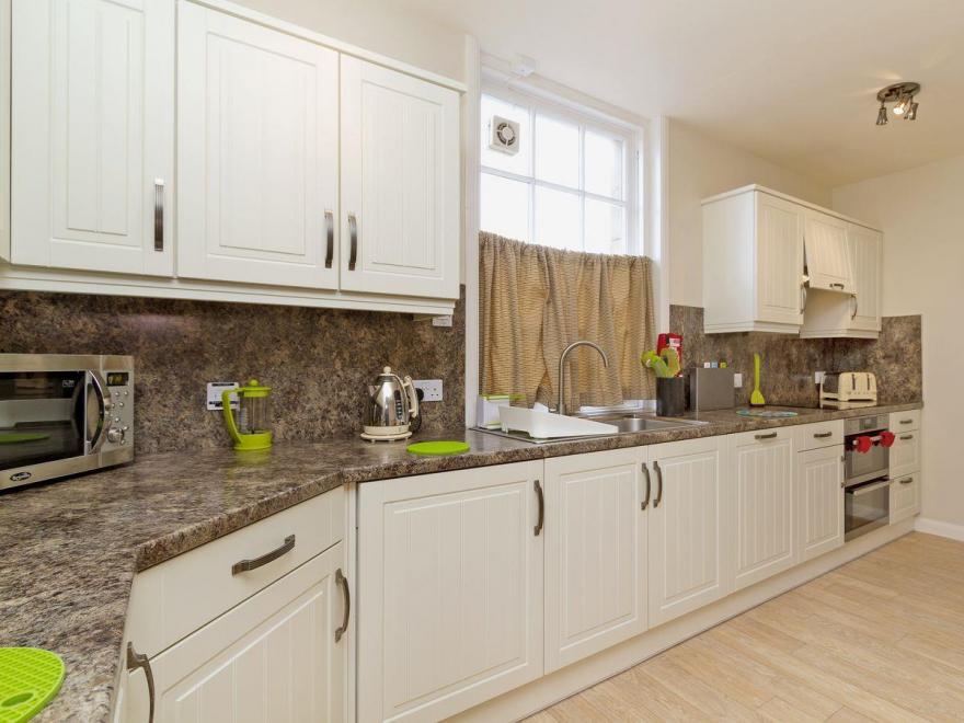 Derwent Apartment-SAY