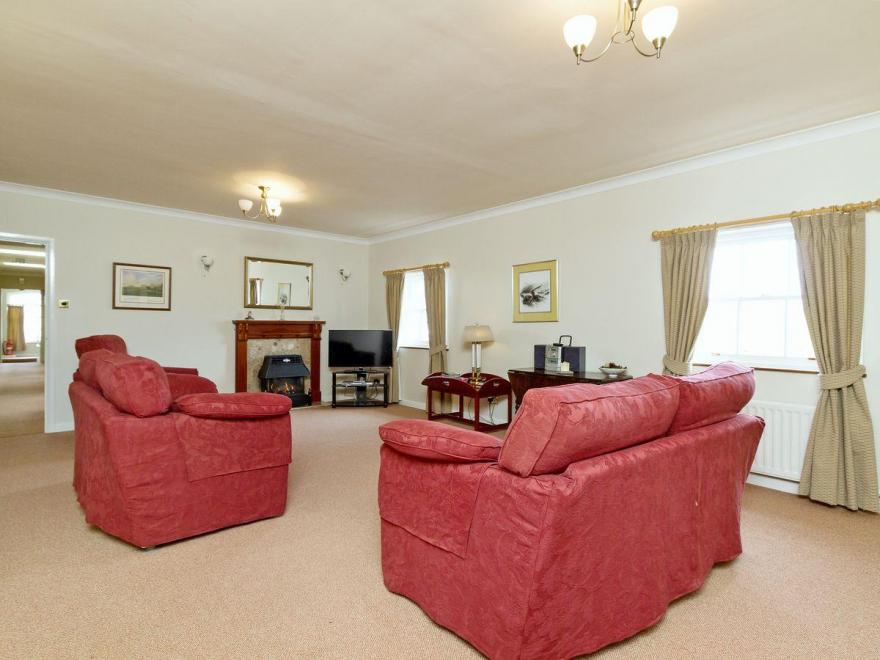 Derwent Apartment-SAY