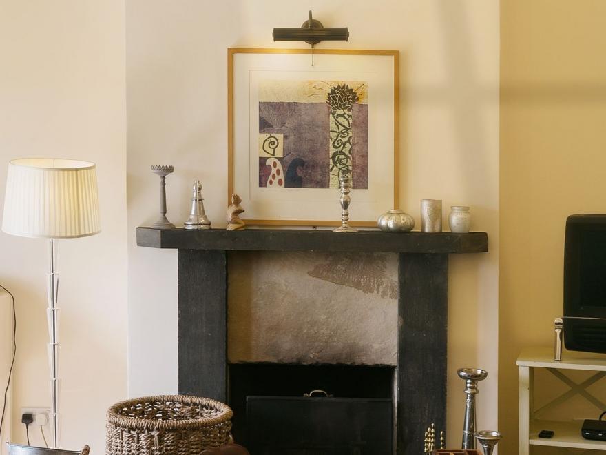 Crow Hill Cottage  -19330