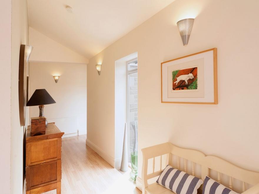 Crow Hill Cottage  -19330