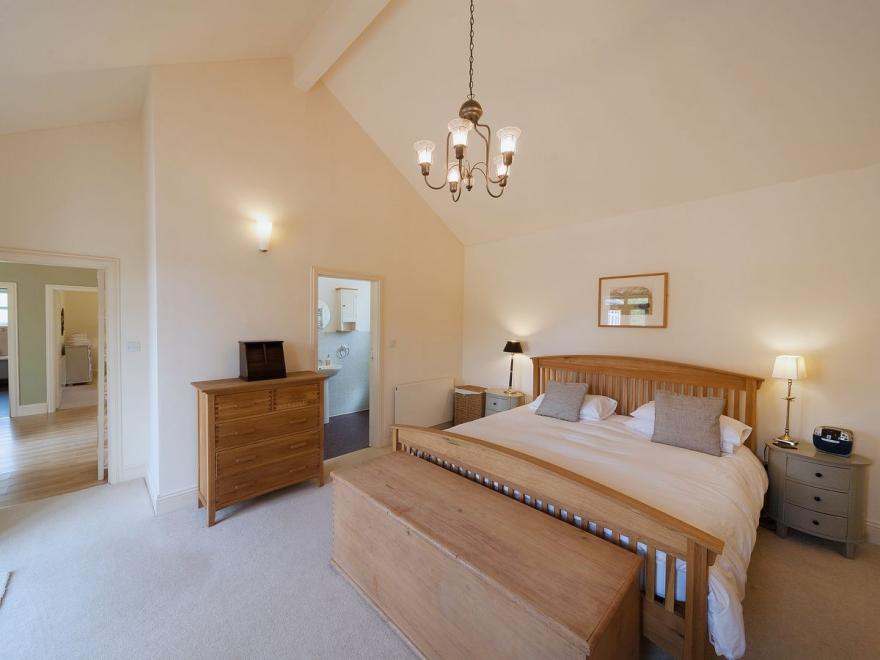 Crow Hill Cottage  -19330