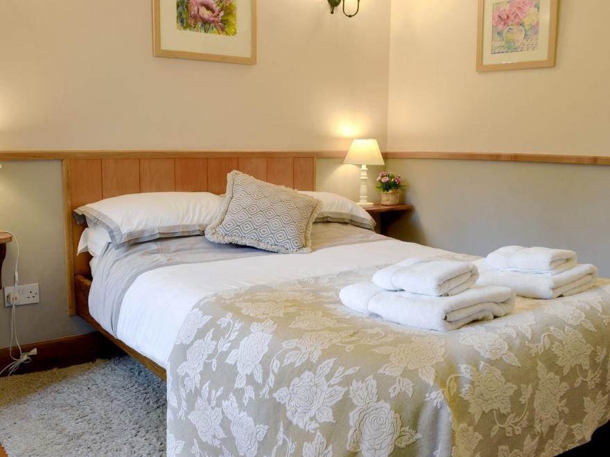 Walnut Cottage - 17615