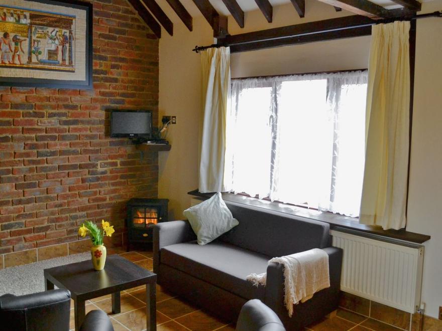 Apple Cottage - 27442