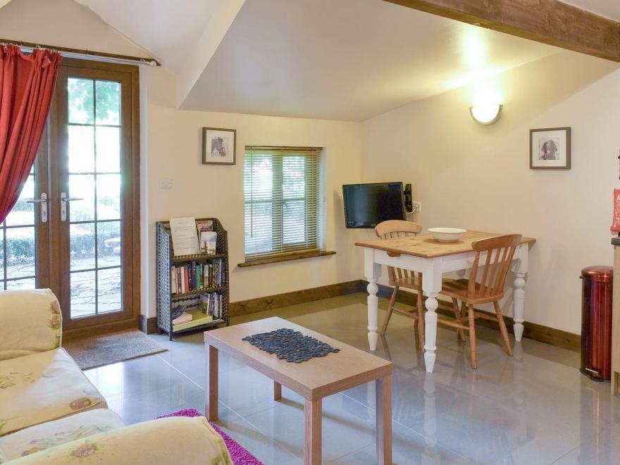 Chestnut Cottagee - 27636