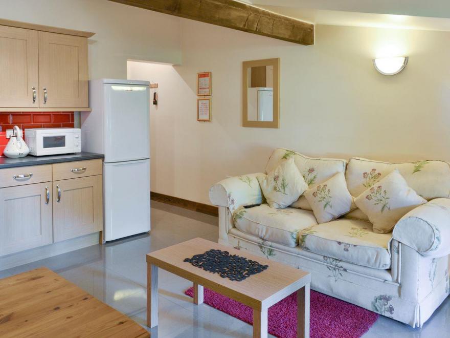 Chestnut Cottagee - 27636