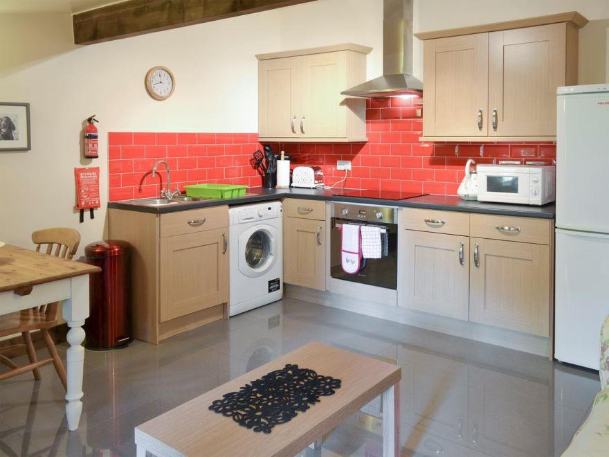 Chestnut Cottagee - 27636