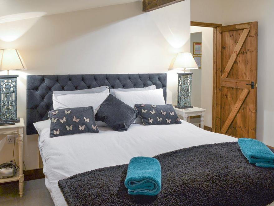 Chestnut Cottagee - 27636