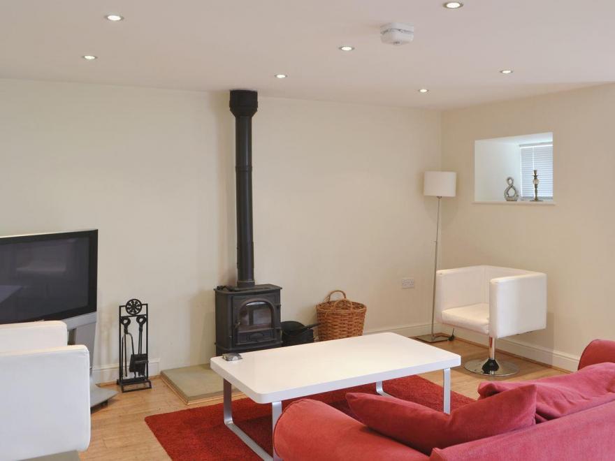 Oak Tree Barn - 27693