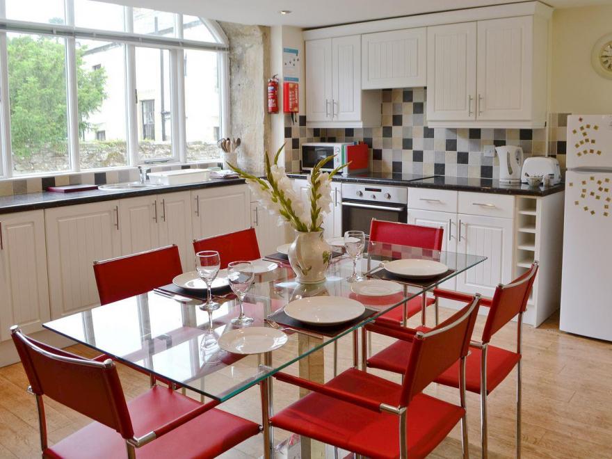 Oak Tree Barn - 27693