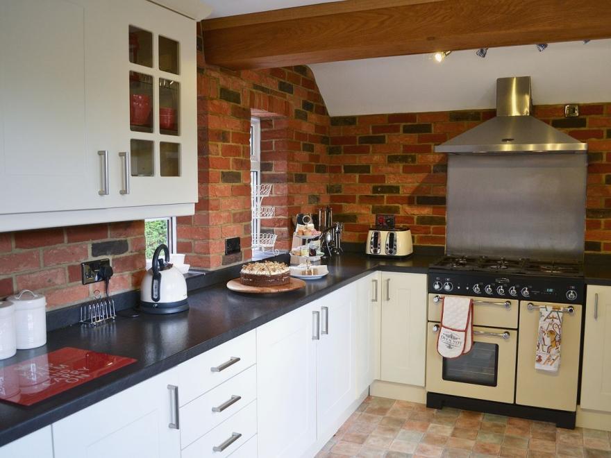 Knights Cottage - 27986