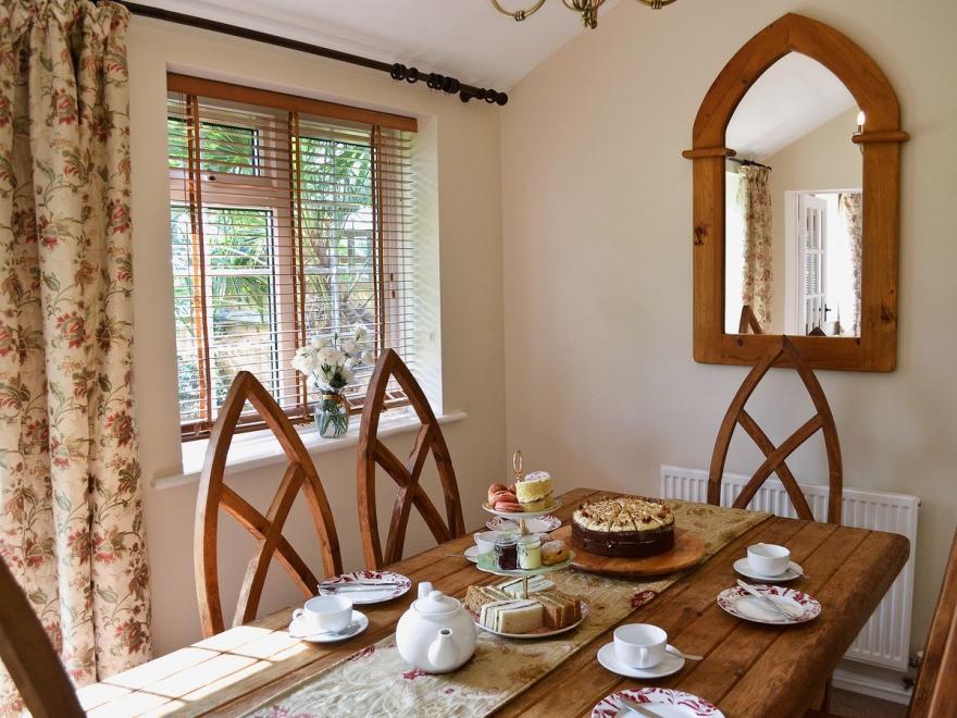 Knights Cottage - 27986