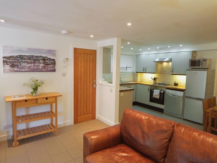 Dandelion Cottage - 28151