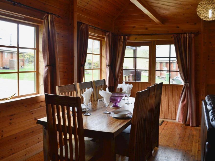 Sun View Lodge No 4 - HW7516