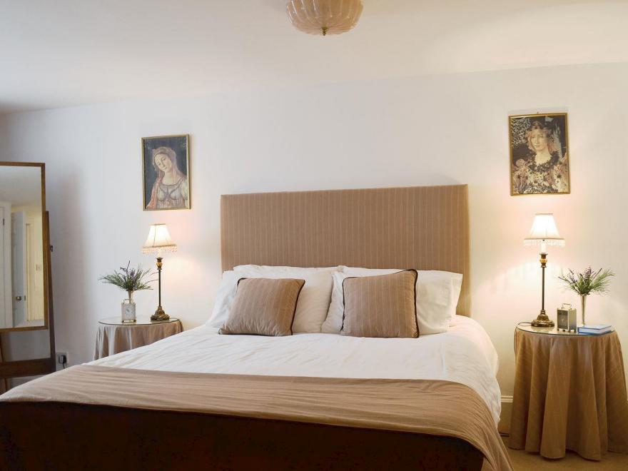 The Great Lodging Garden Flat