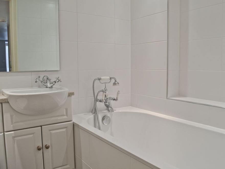 Thorneycroft Apartment - 30071