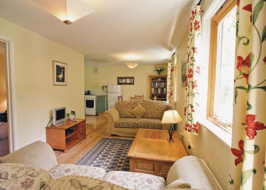 Briar Cottage - E5335