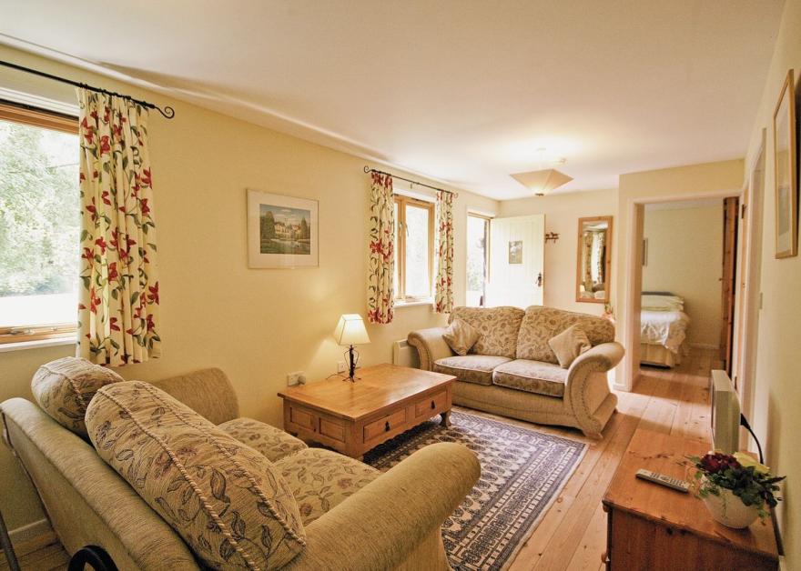 Briar Cottage - E5335