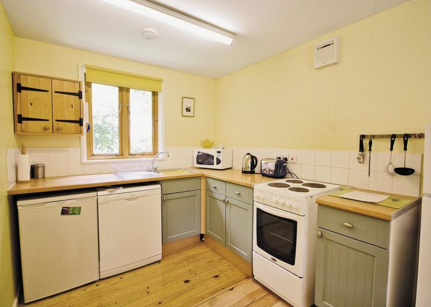 Briar Cottage - E5335