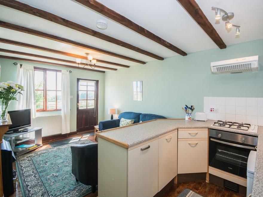 Apple Tree Cottage - E1800