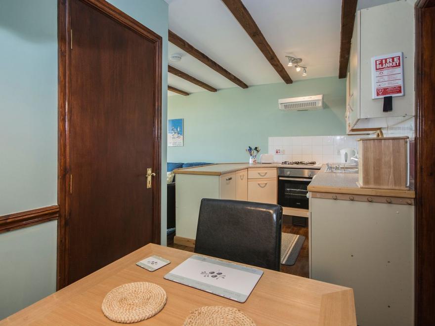 Apple Tree Cottage - E1800