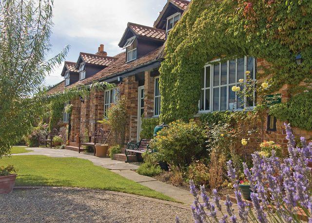 Apple Tree Cottage - E1800