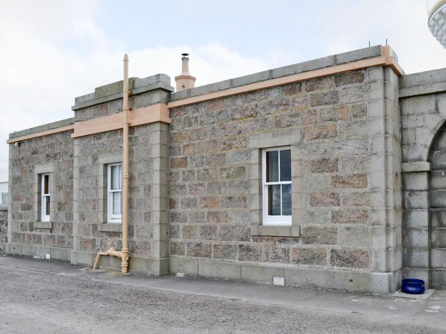 1 Girdleness Lighthouse Cottages
