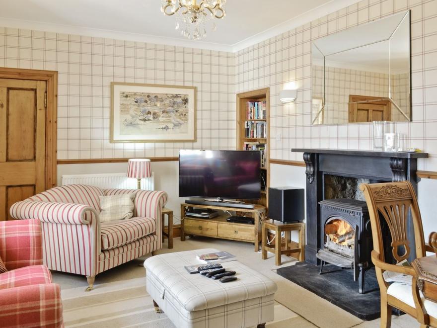 1 Girdleness Lighthouse Cottages