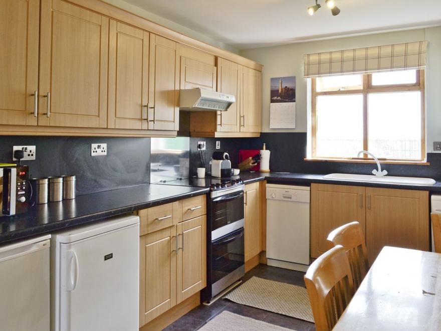 1 Girdleness Lighthouse Cottages