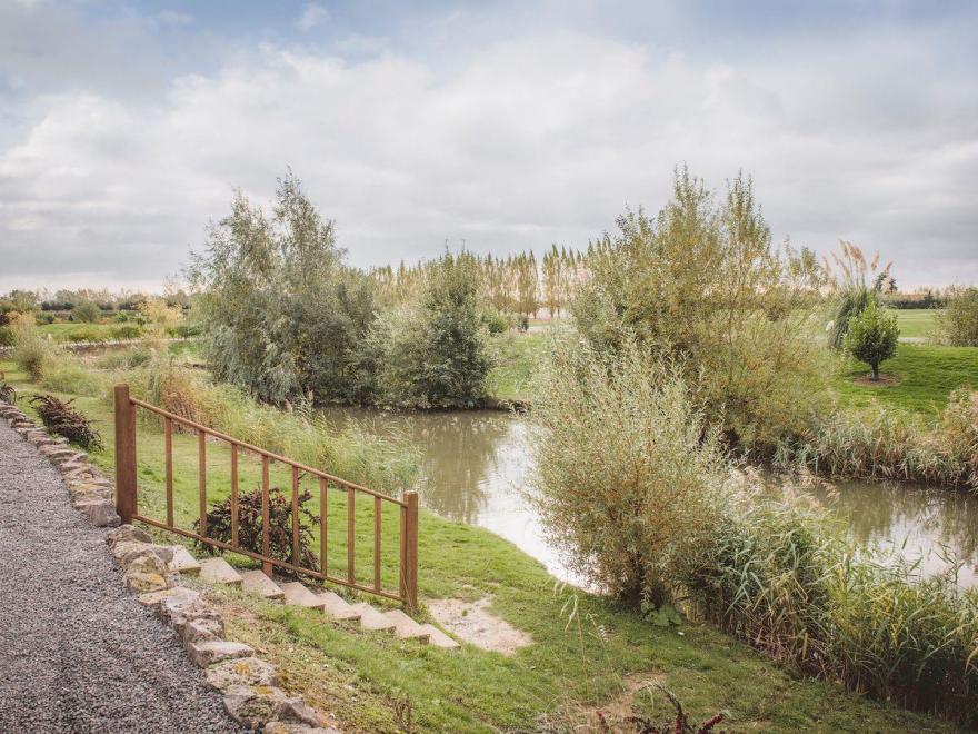 Lake View Lodges - 25076