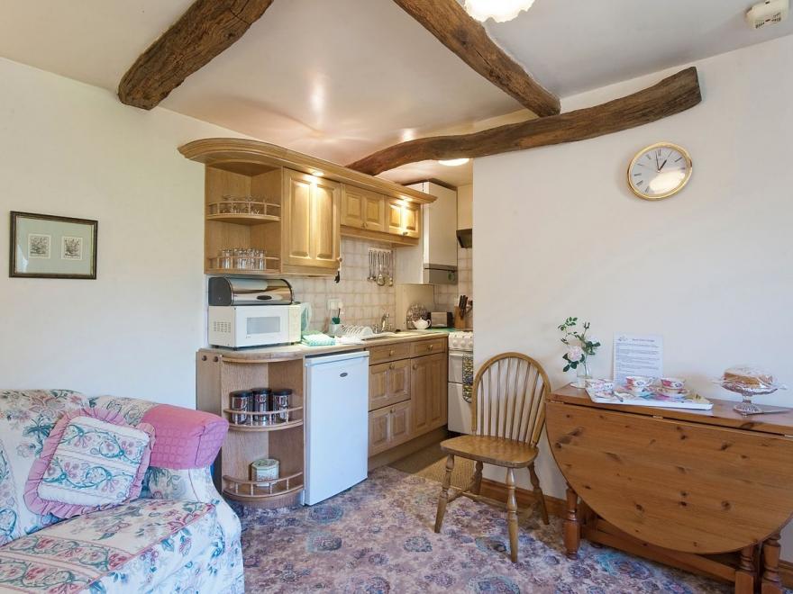 Fat Hen Cottage - Kwg