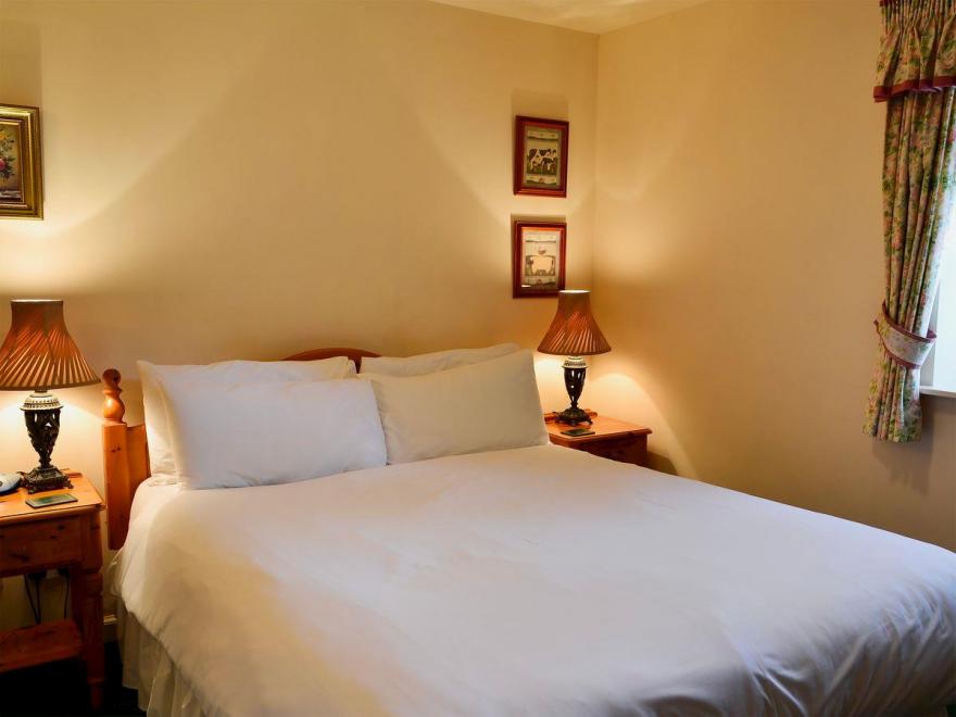 Busy Lizzie Cottage-MFO