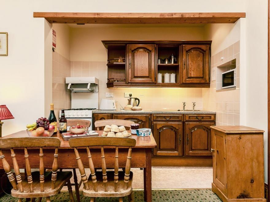 Basset Apartment - FHL