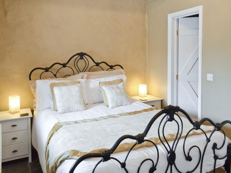 Smugglers Cottage - TOP