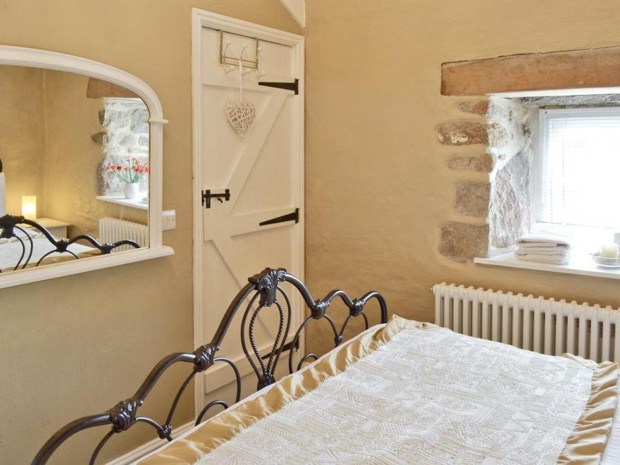 Smugglers Cottage - TOP